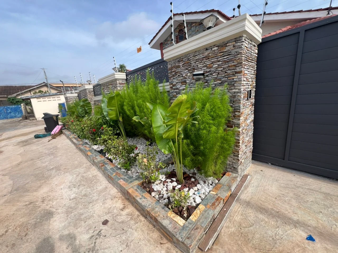 5 Bedroom Semi-Finished House